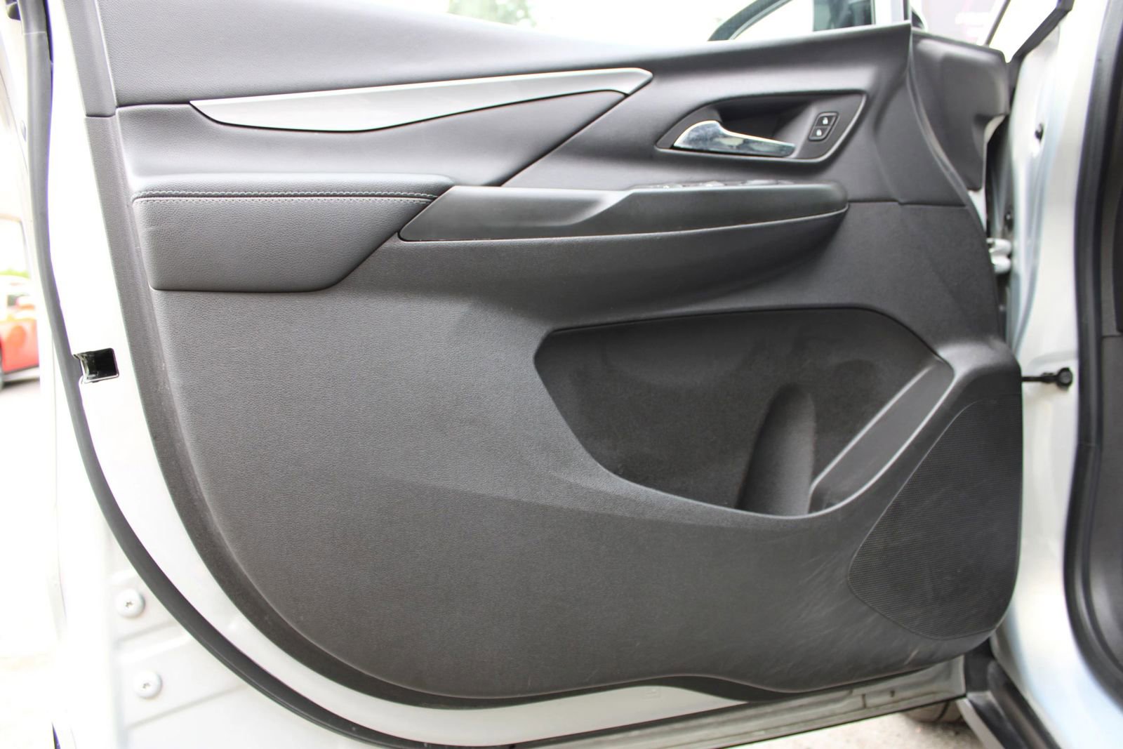 Used 2023 Chevrolet Bolt LT image 5