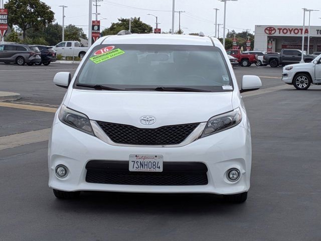 Used 2016 Toyota Sienna SE FWD image 2