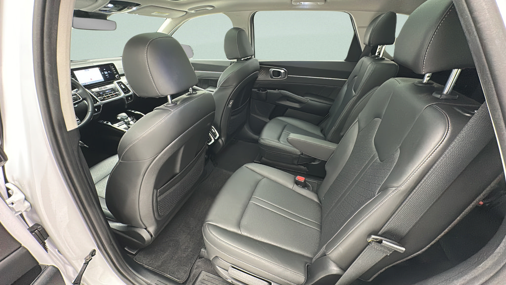 Used 2023 Kia Sorento SX AWD/4WD image 9