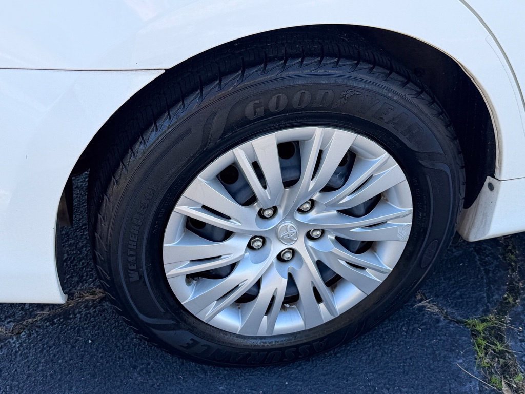 Used 2014 Toyota Camry LE FWD image 32