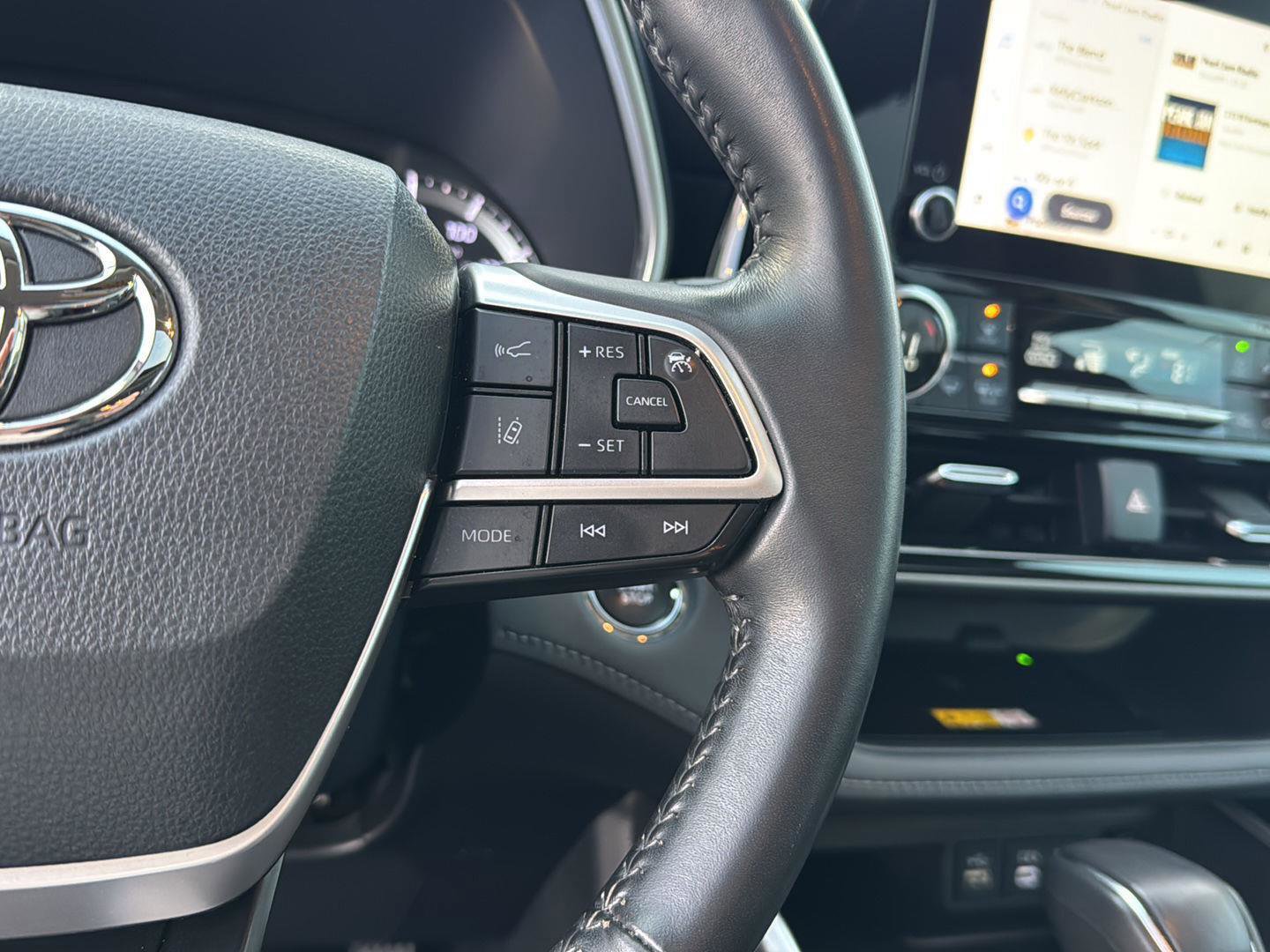 Used 2023 Toyota Highlander XLE FWD image 19