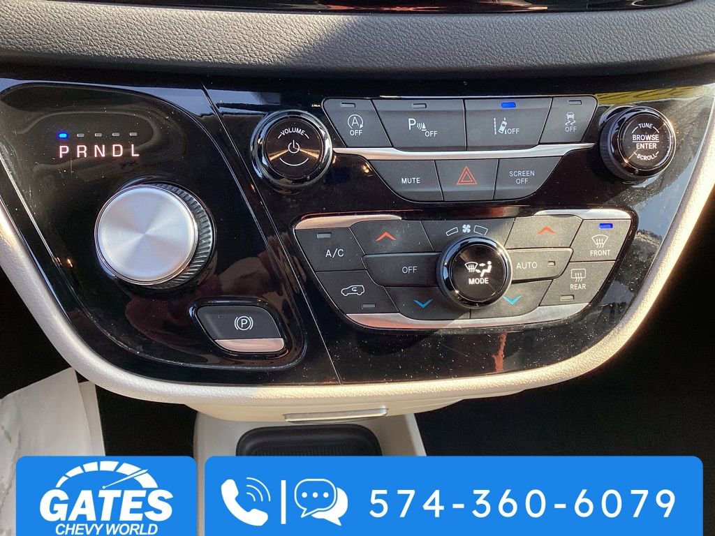 Used 2024 Chrysler Pacifica Touring-L image 21