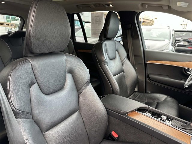 Used 2022 Volvo XC90 T6 Momentum image 12