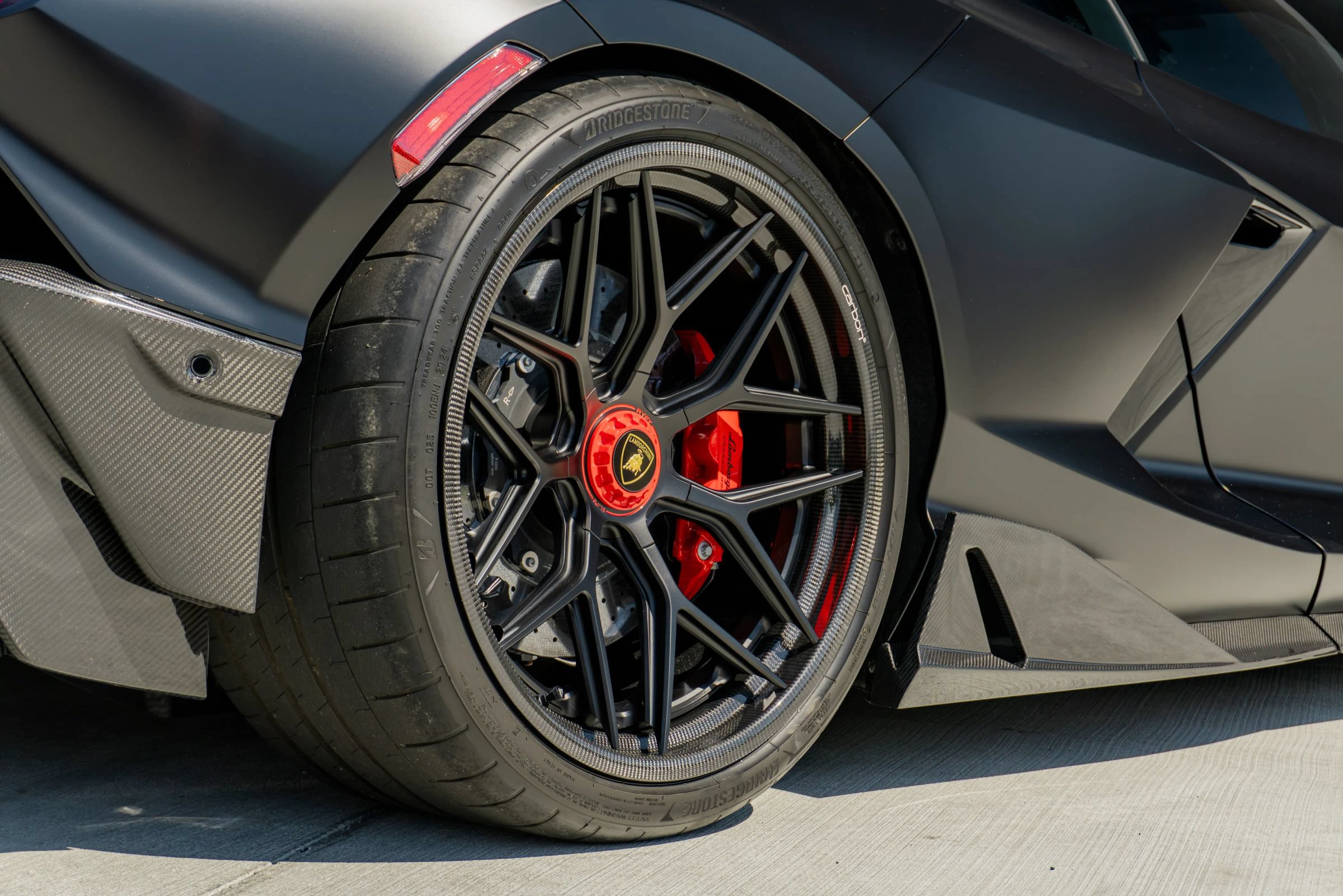 Used 2025 Lamborghini Revuelto AWD/4WD image 45