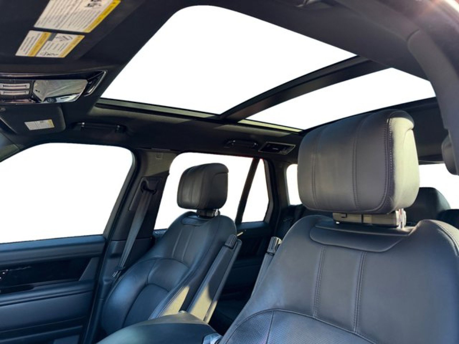 Used 2020 Land Rover Range Rover HSE image 12