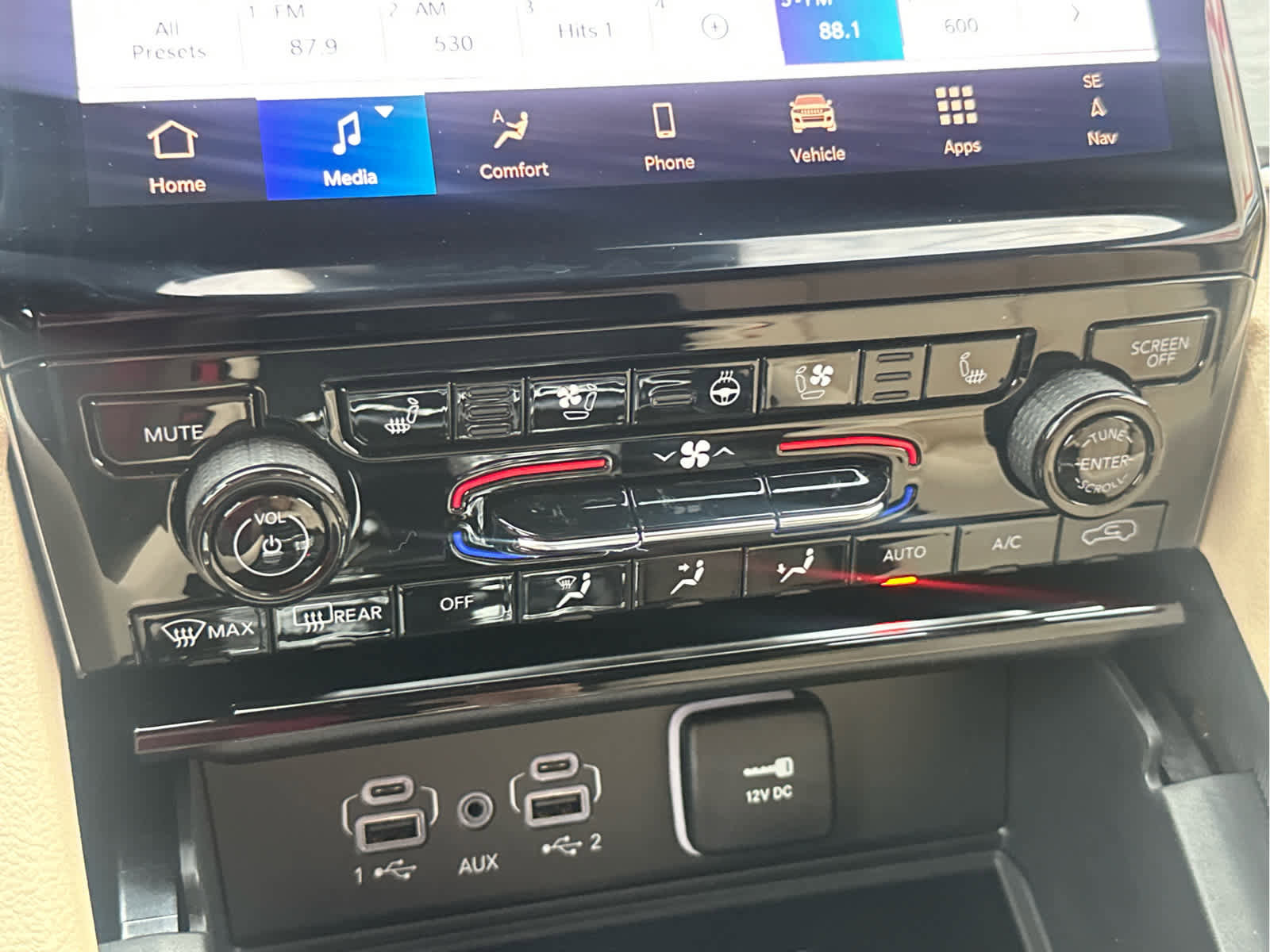 New 2025 Jeep Grand Cherokee Limited w/ Luxury Tech Group II image 49