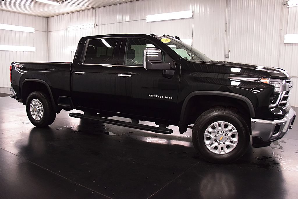 Used 2024 Chevrolet Silverado 2500 LTZ w/ LTZ Convenience Package AWD/4WD image 9