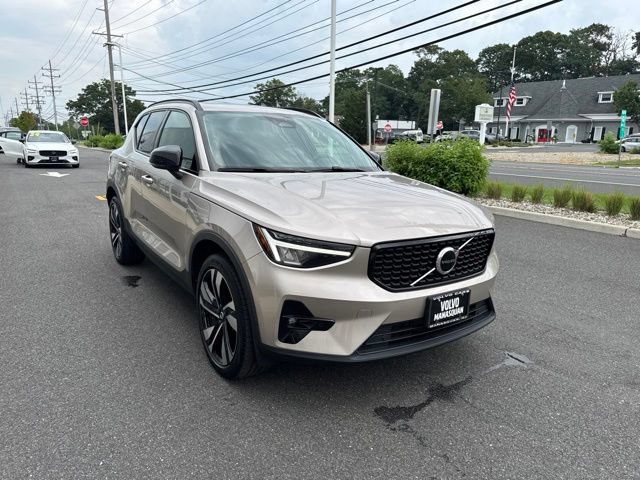 Certified 2023 Volvo XC40 B5 Plus w/ Climate Package AWD/4WD image 6