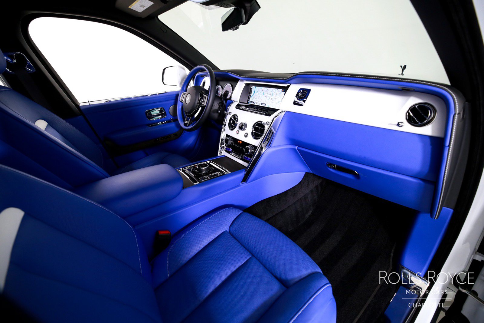 Used 2024 Rolls-Royce Cullinan AWD/4WD image 32
