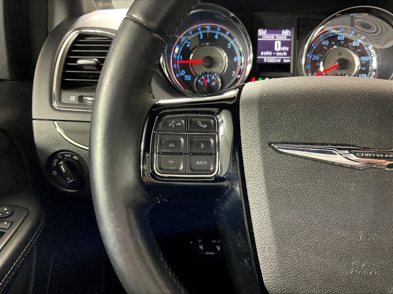 Used 2014 Chrysler Town & Country S FWD image 12