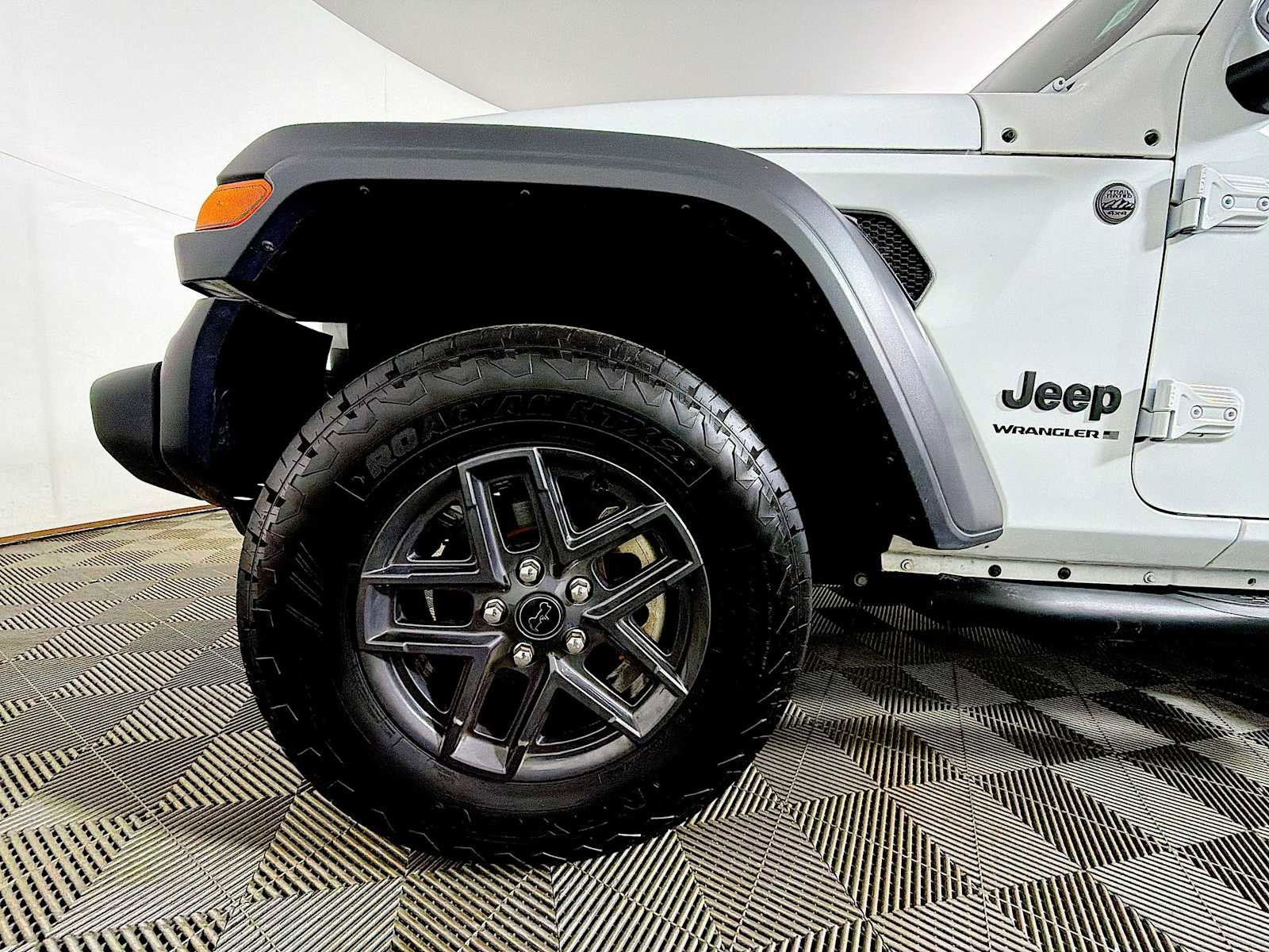 Used 2024 Jeep Wrangler Sport S image 8