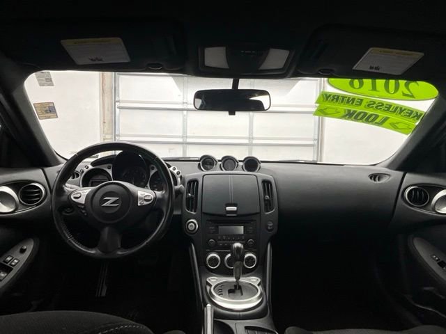 Used 2016 Nissan 370Z Coupe RWD image 4