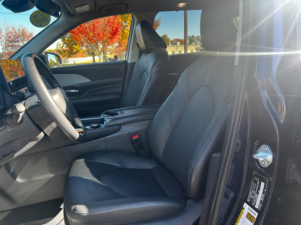 Used 2024 Toyota Grand Highlander Limited image 10