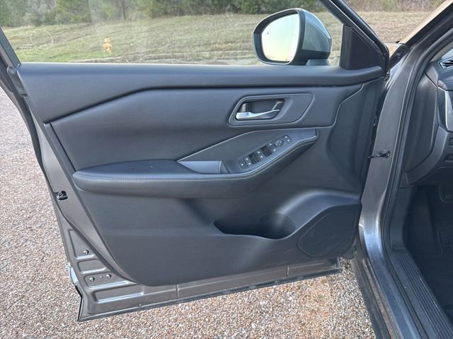 Used 2024 Nissan Rogue SV AWD/4WD image 16