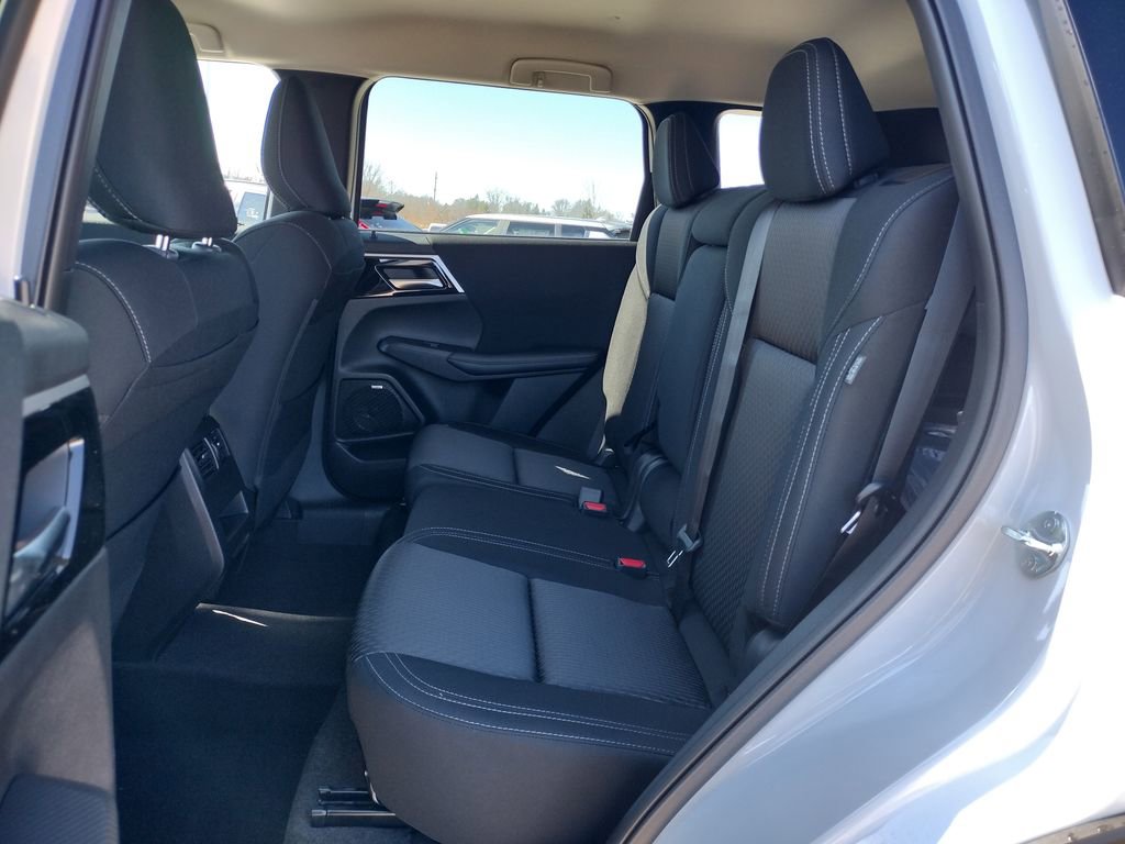New 2026 Mitsubishi Outlander ES image 8