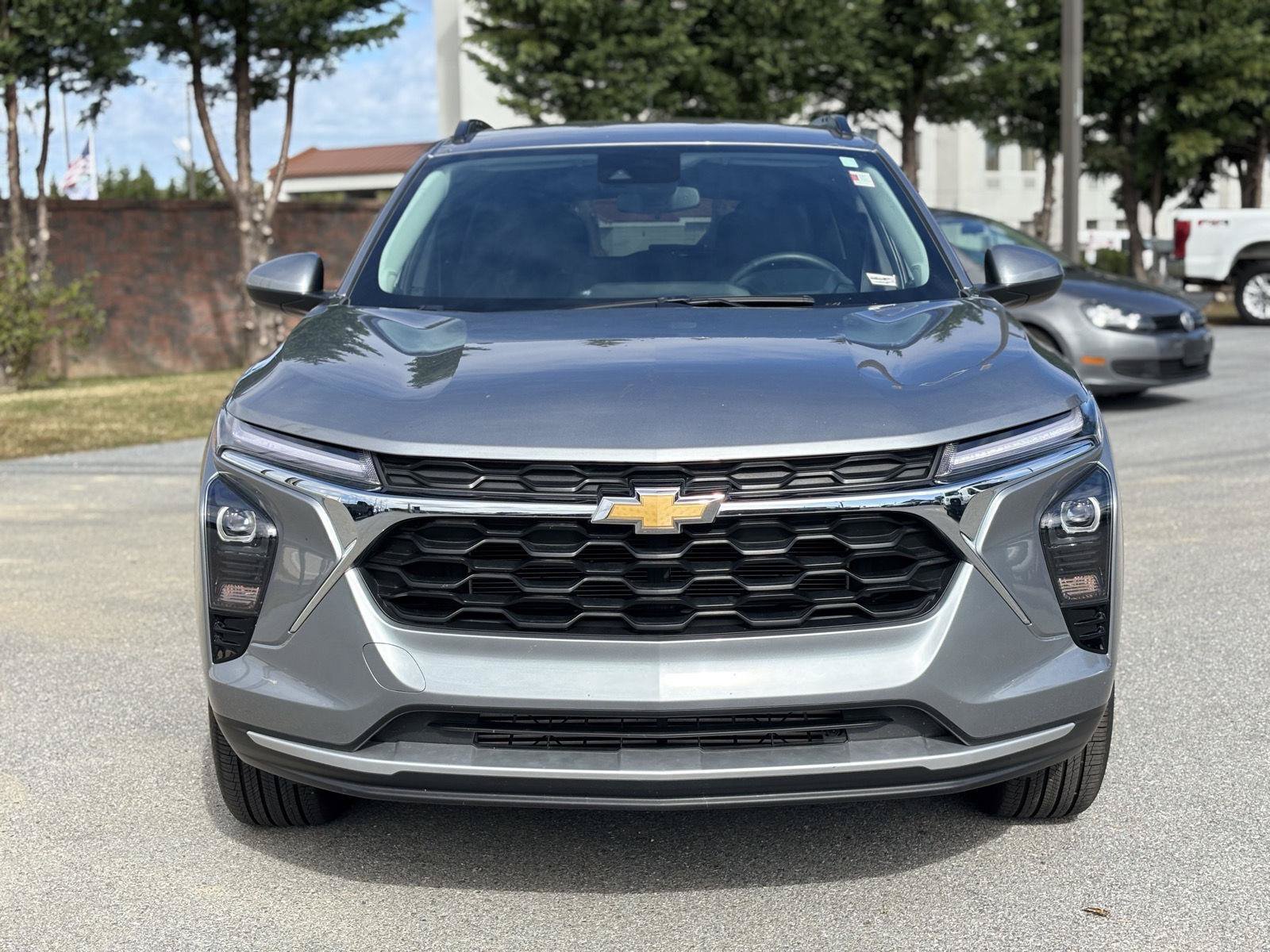 Used 2025 Chevrolet Trax LT w/ Driver Confidence Package FWD image 2