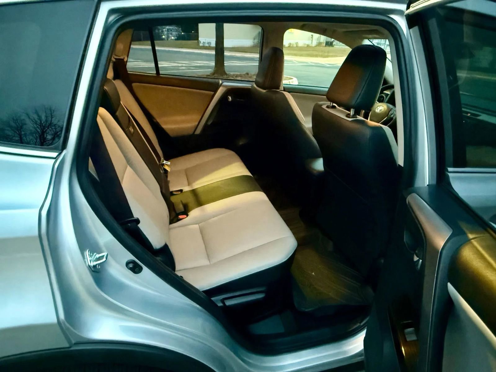 Used 2016 Toyota RAV4 Limited image 16