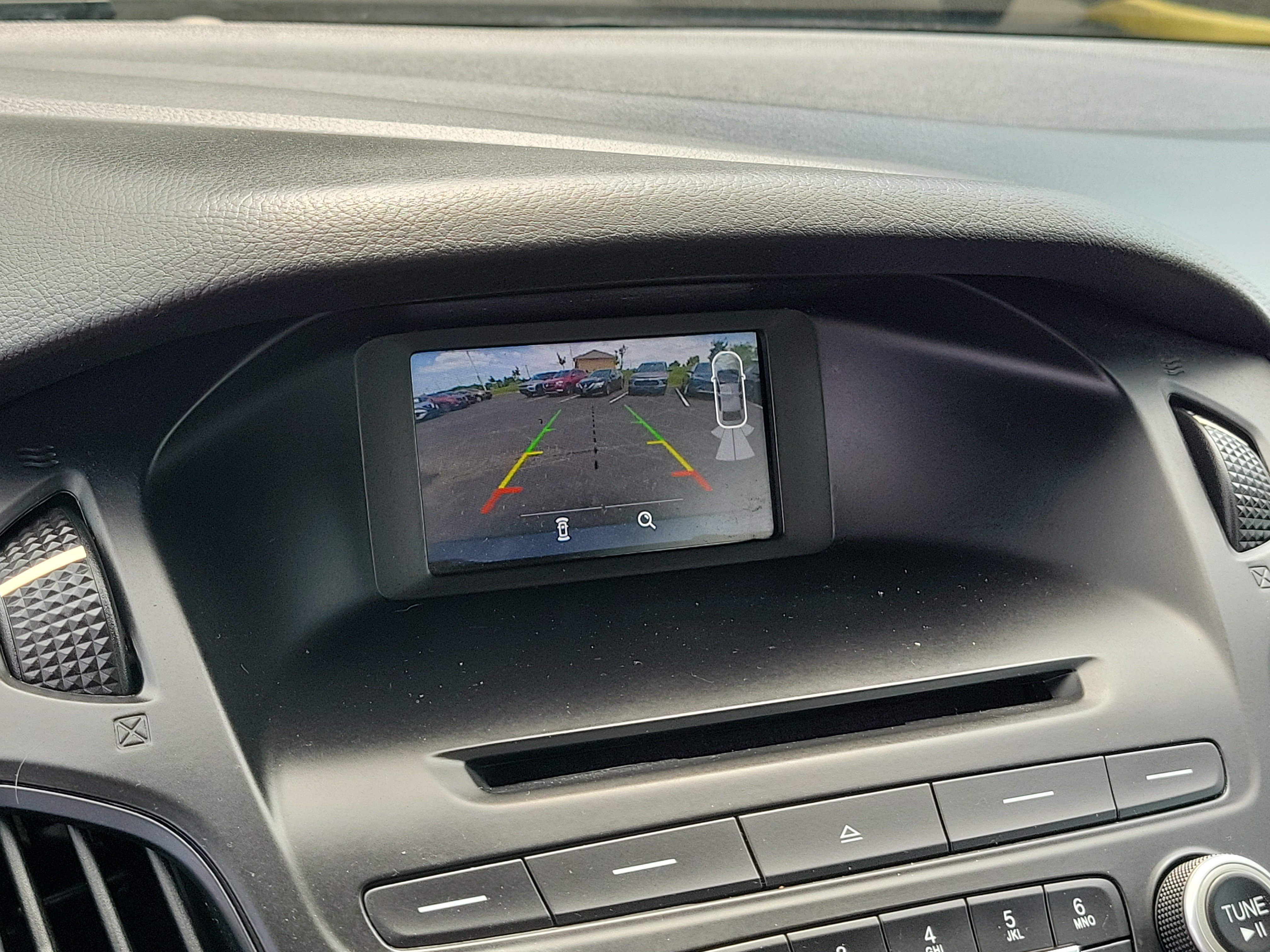 Used 2016 Ford Focus SE w/ Reverse Sensing Package FWD image 25