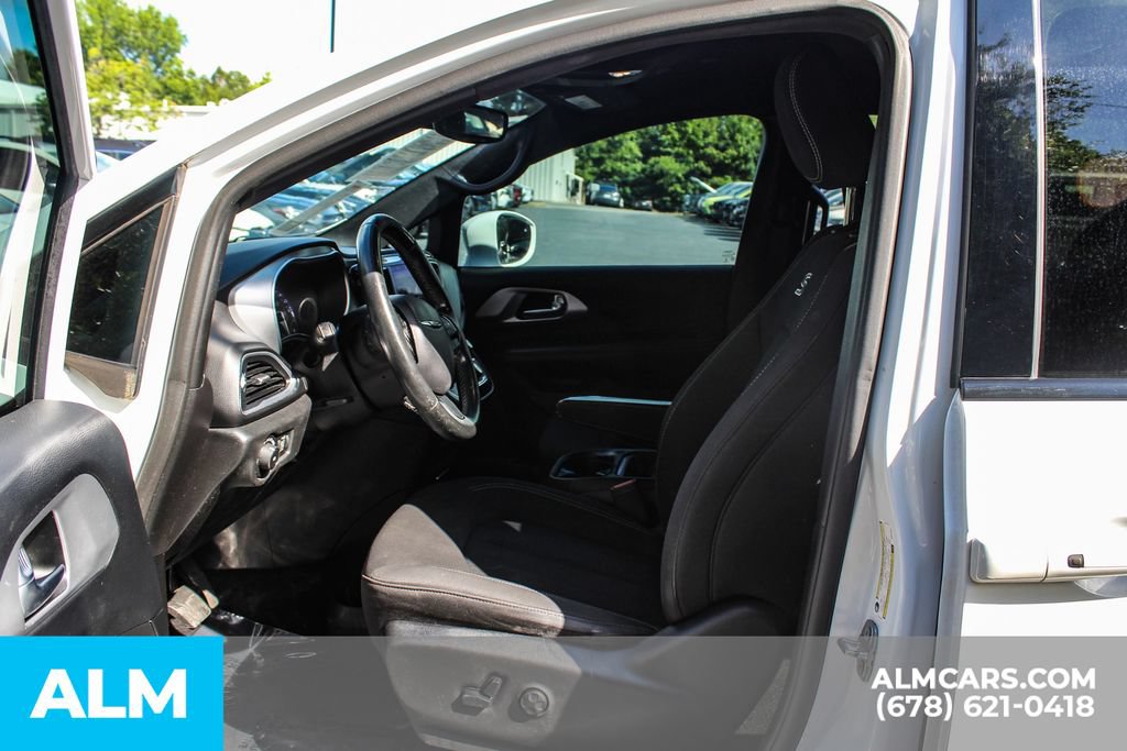 Used 2019 Chrysler Pacifica Touring Plus w/ S Appearance Package FWD image 16