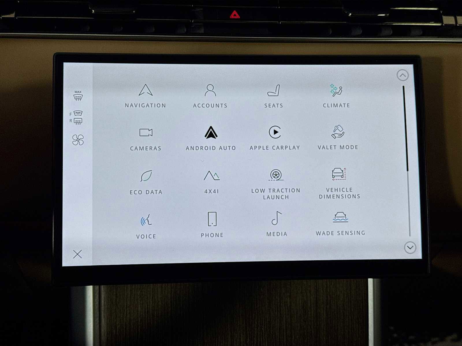 Used 2024 Land Rover Range Rover Long Wheelbase SE image 14