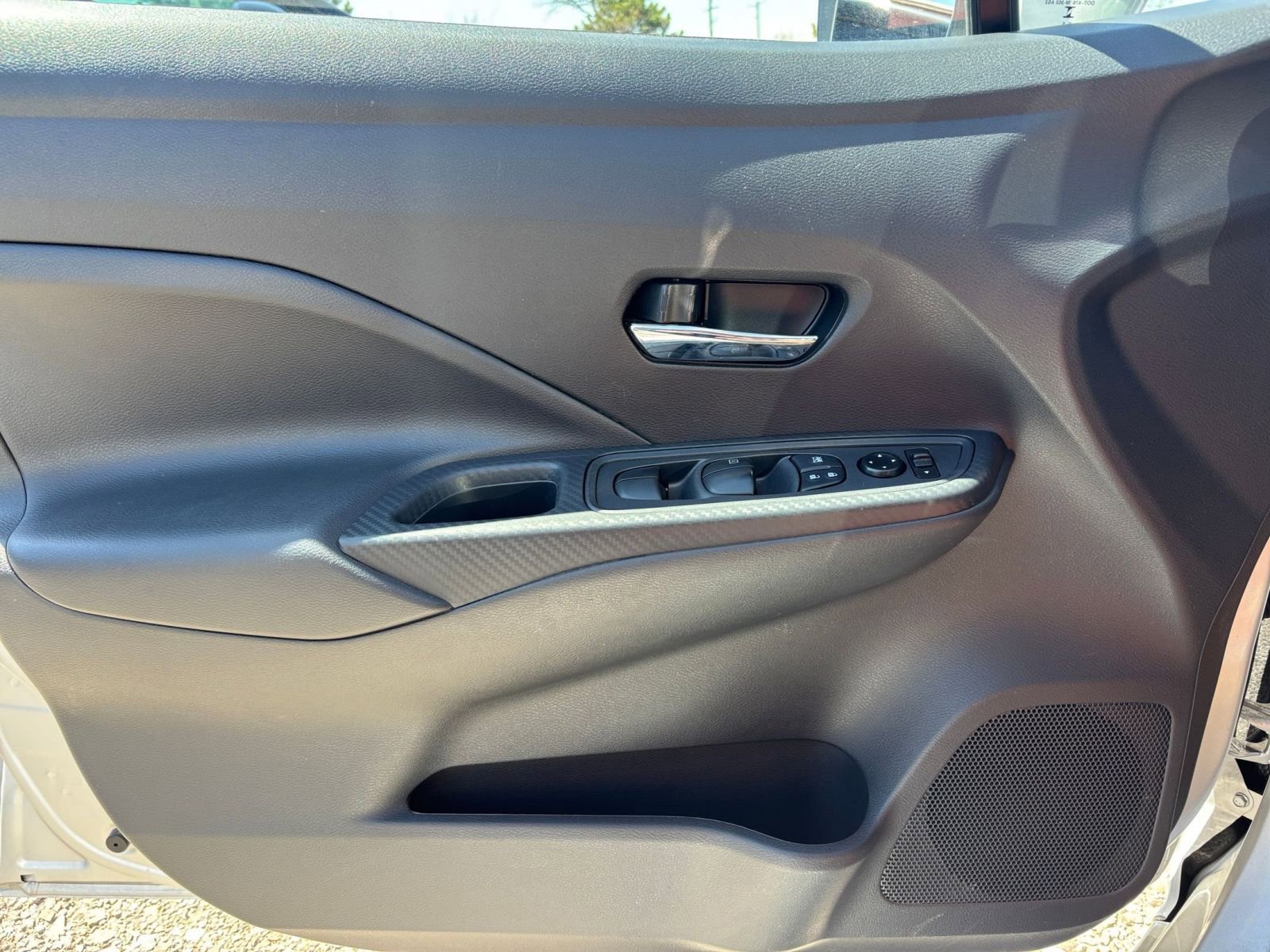 Used 2025 Nissan Versa SV image 18