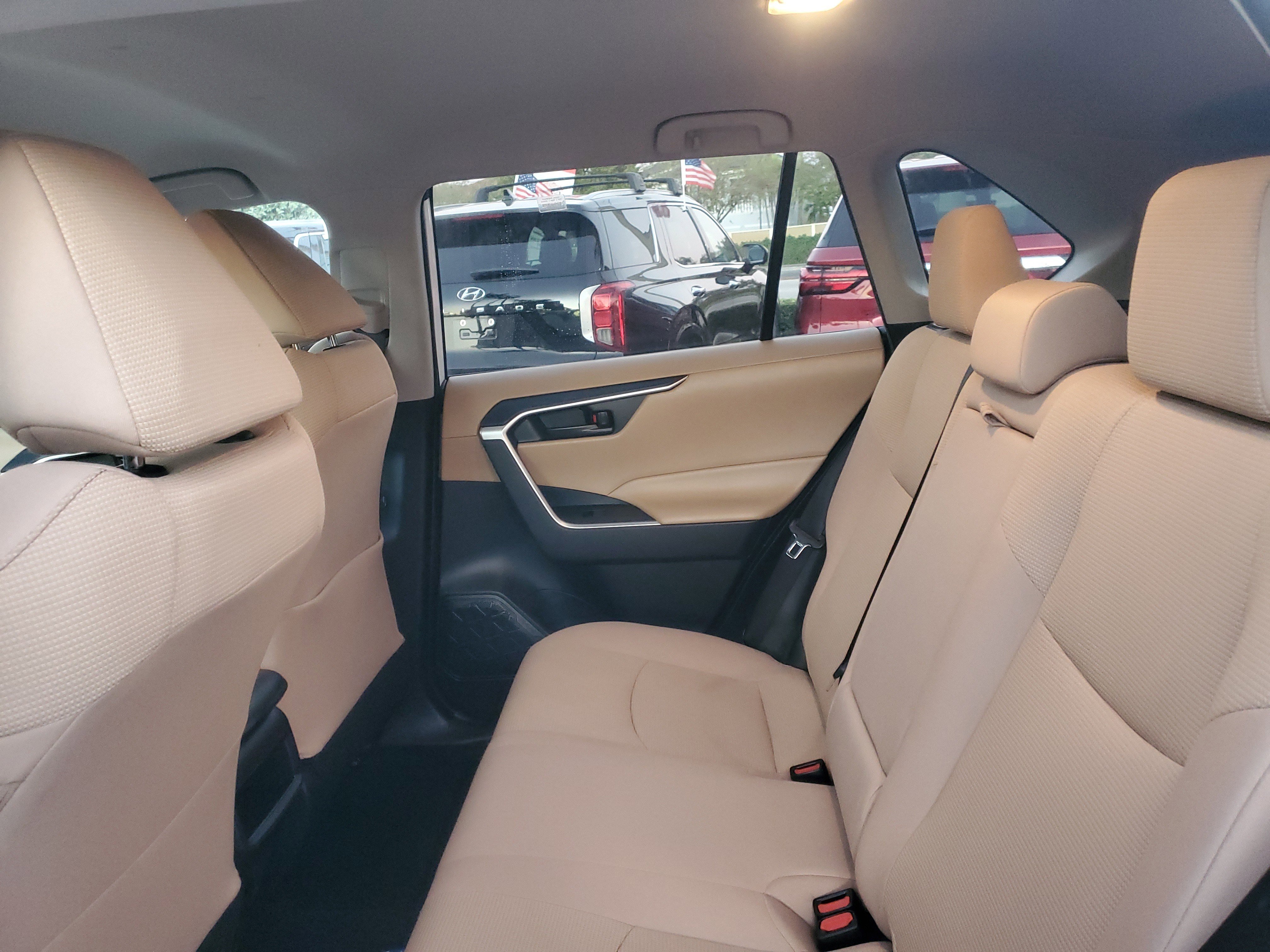 Used 2021 Toyota RAV4 LE image 11