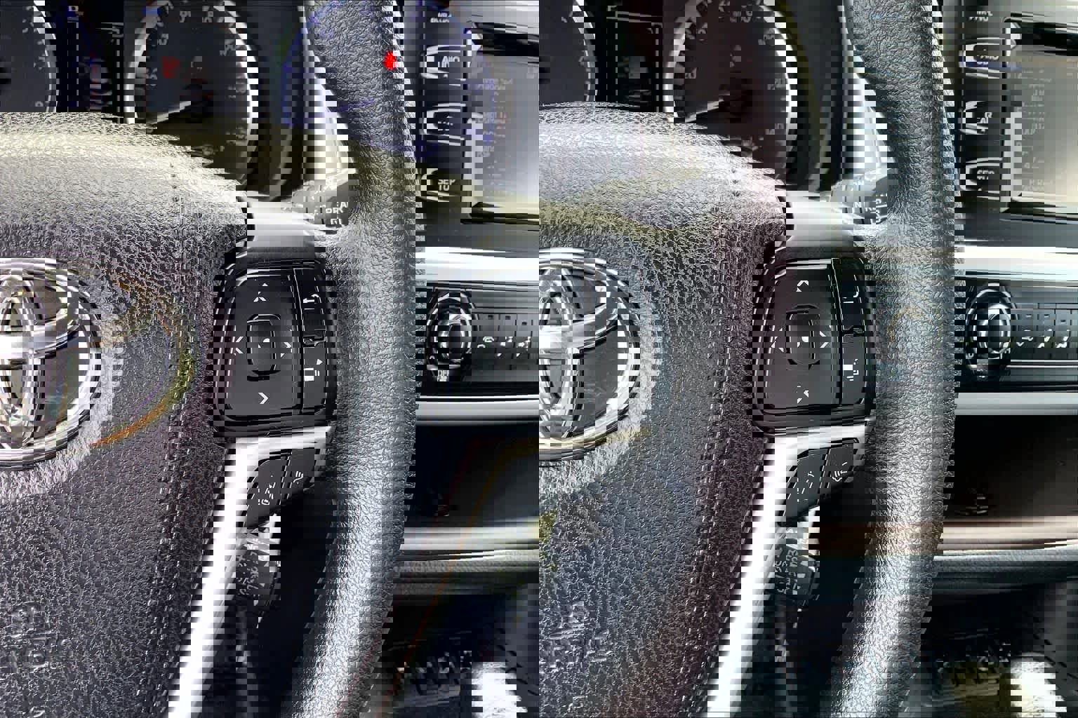 Used 2018 Toyota Highlander LE image 24