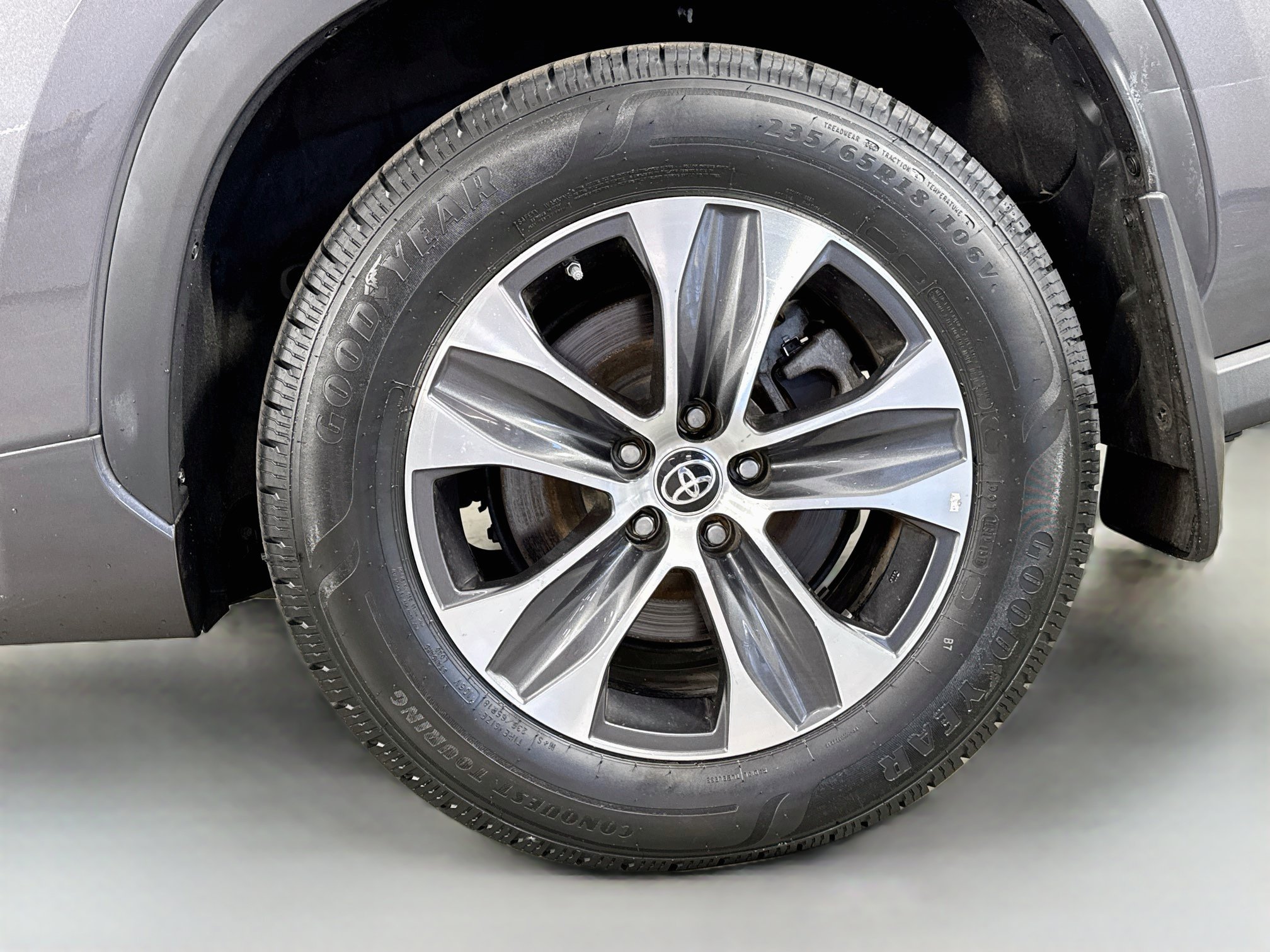 Used 2022 Toyota Highlander XLE AWD/4WD image 32