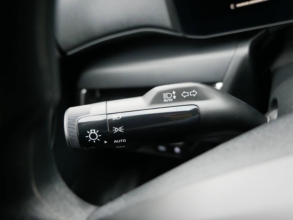 Used 2025 Kia K4 LXS image 25