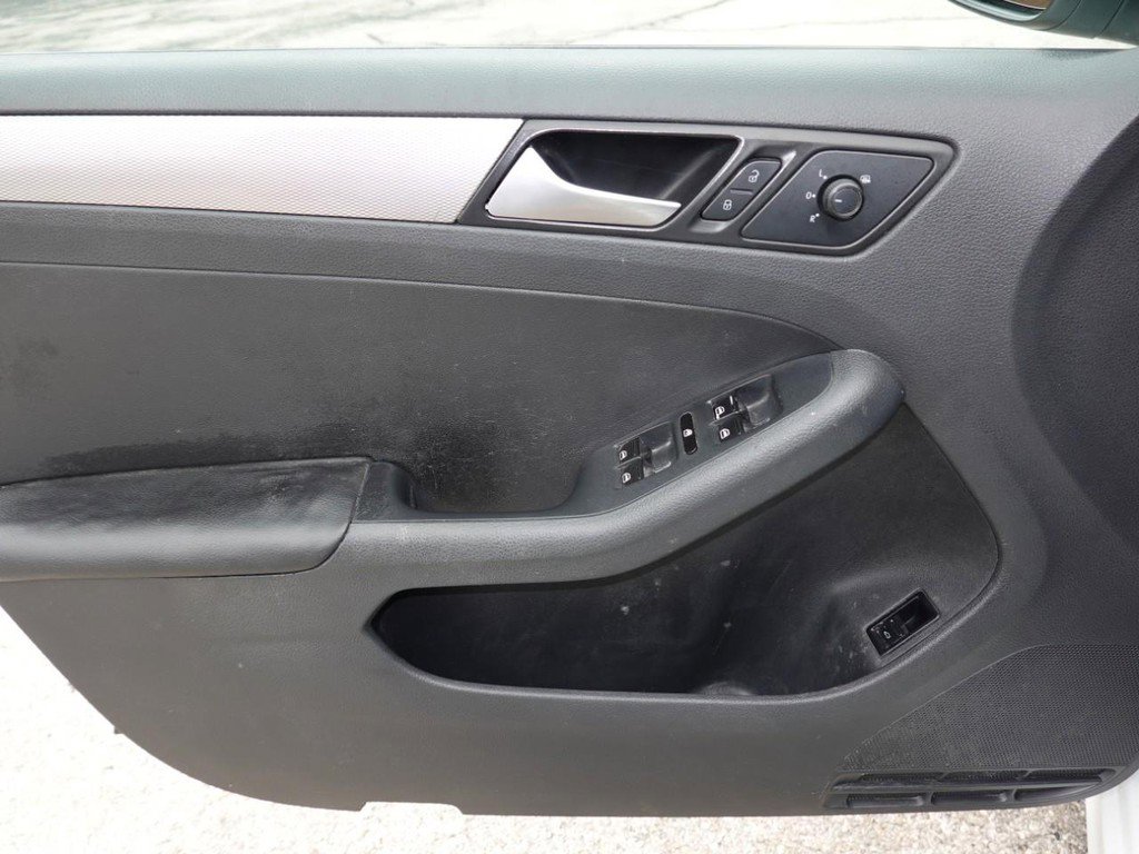 Used 2016 Volkswagen Jetta SE FWD image 14