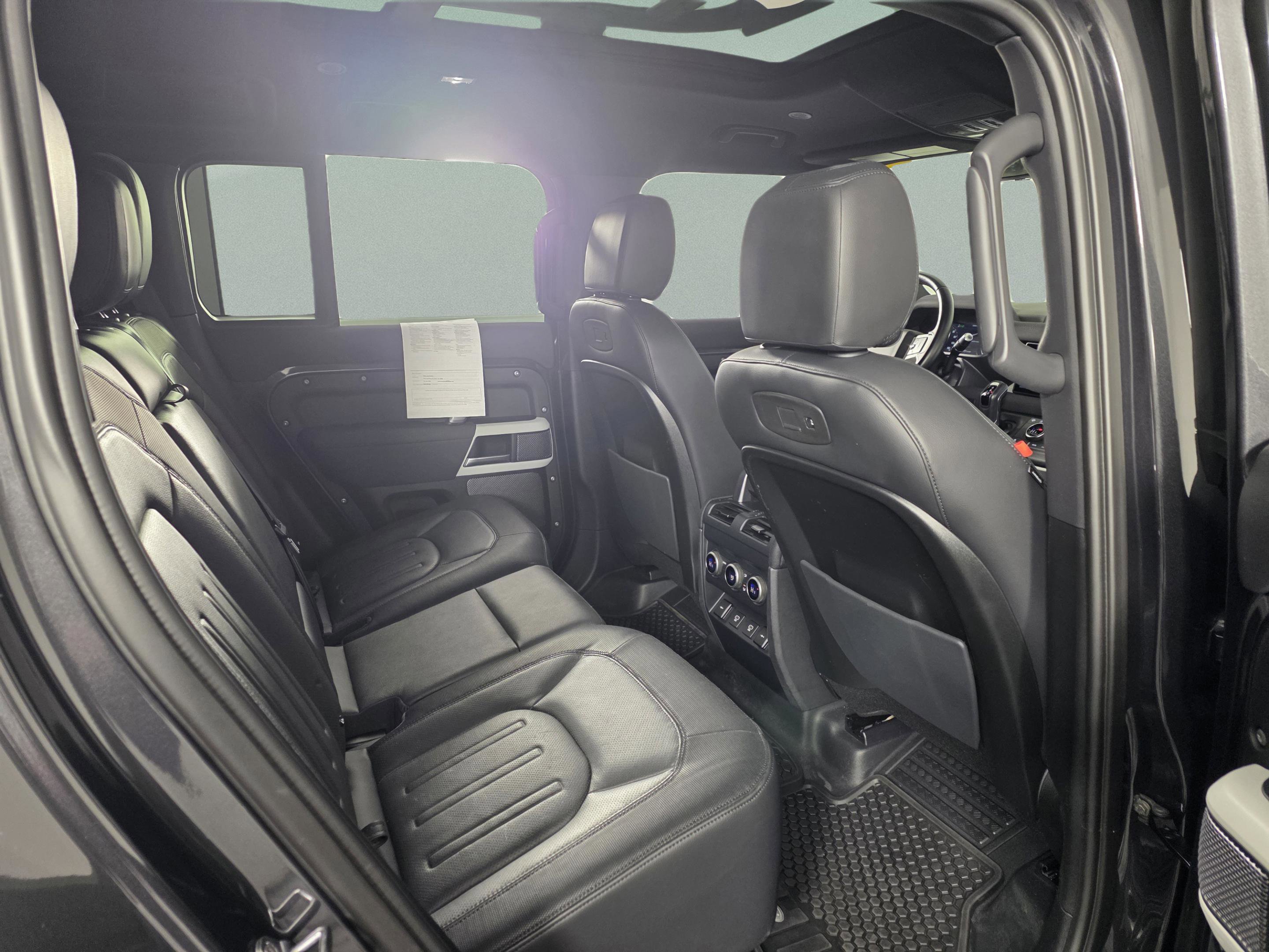 Used 2022 Land Rover Defender 110 X-Dynamic SE image 21