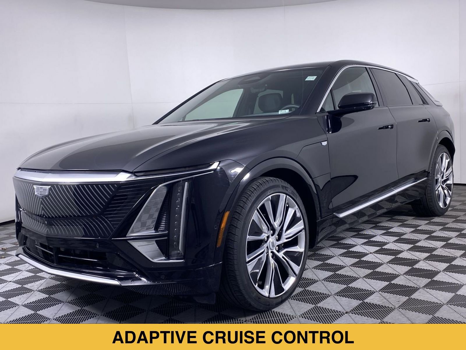 Certified 2024 Cadillac Lyriq Luxury w/ LPO, Floor Liner Package AWD/4WD image 18
