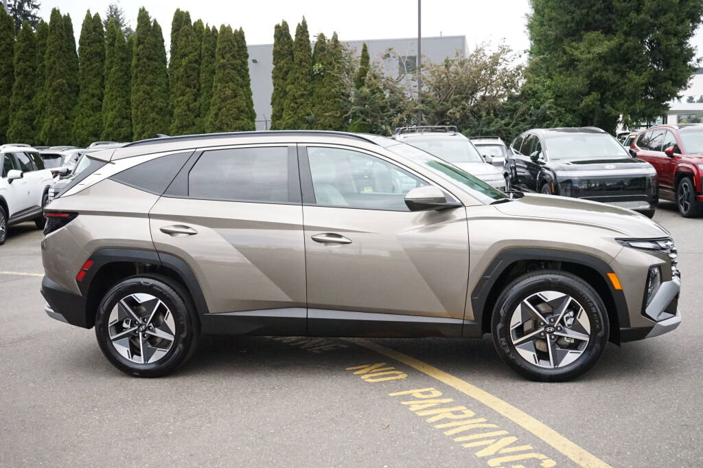 Certified 2025 Hyundai Tucson SEL AWD/4WD image 5