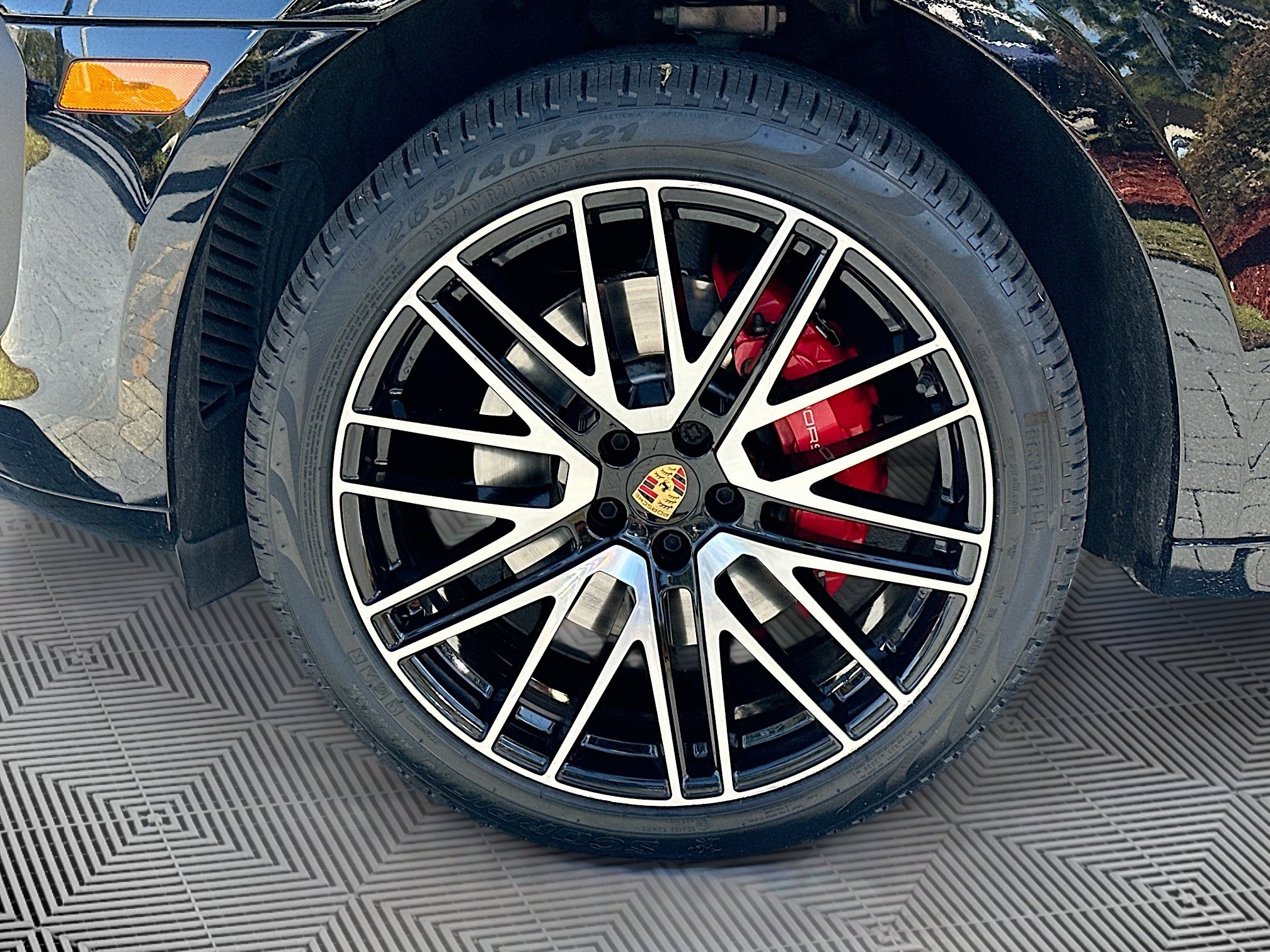 Used 2024 Porsche Macan S AWD/4WD image 38