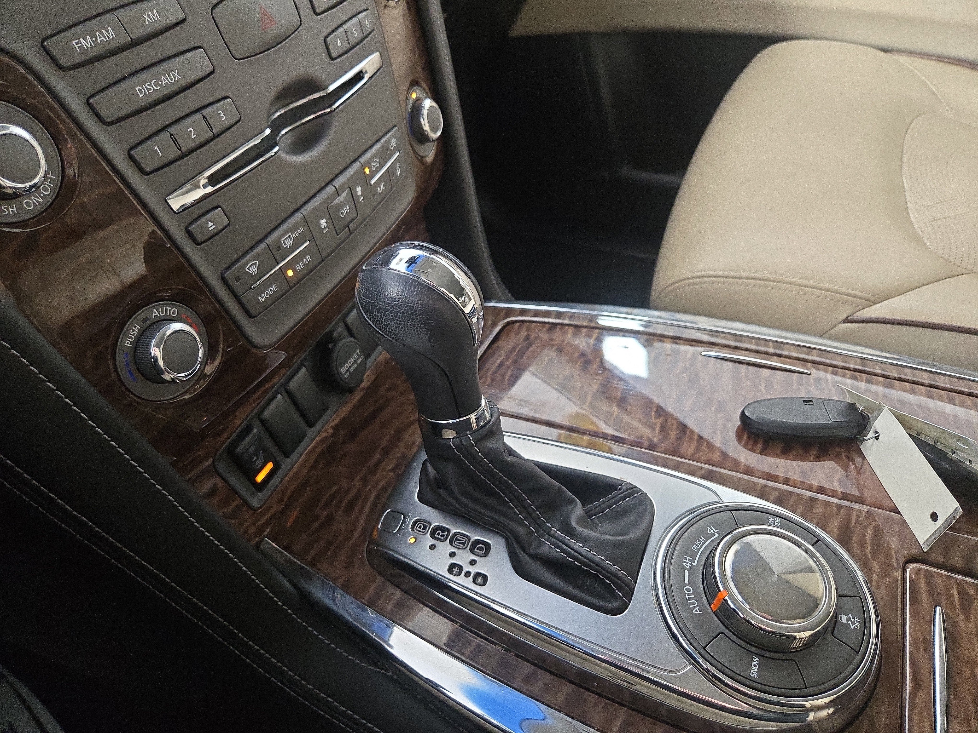 Used 2017 Nissan Armada SL w/ Interior Lighting Package image 24