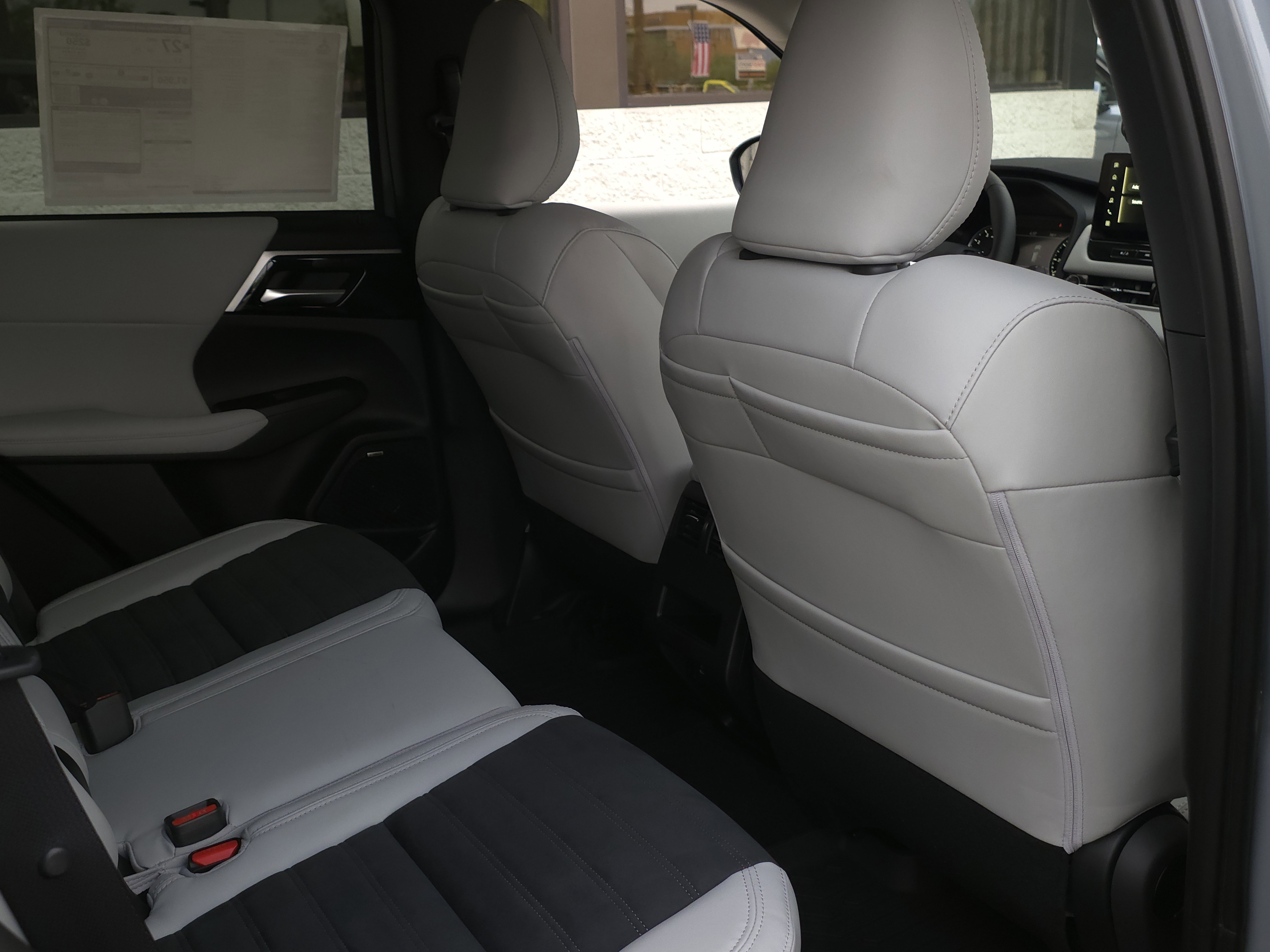 New 2025 Mitsubishi Outlander SE image 25