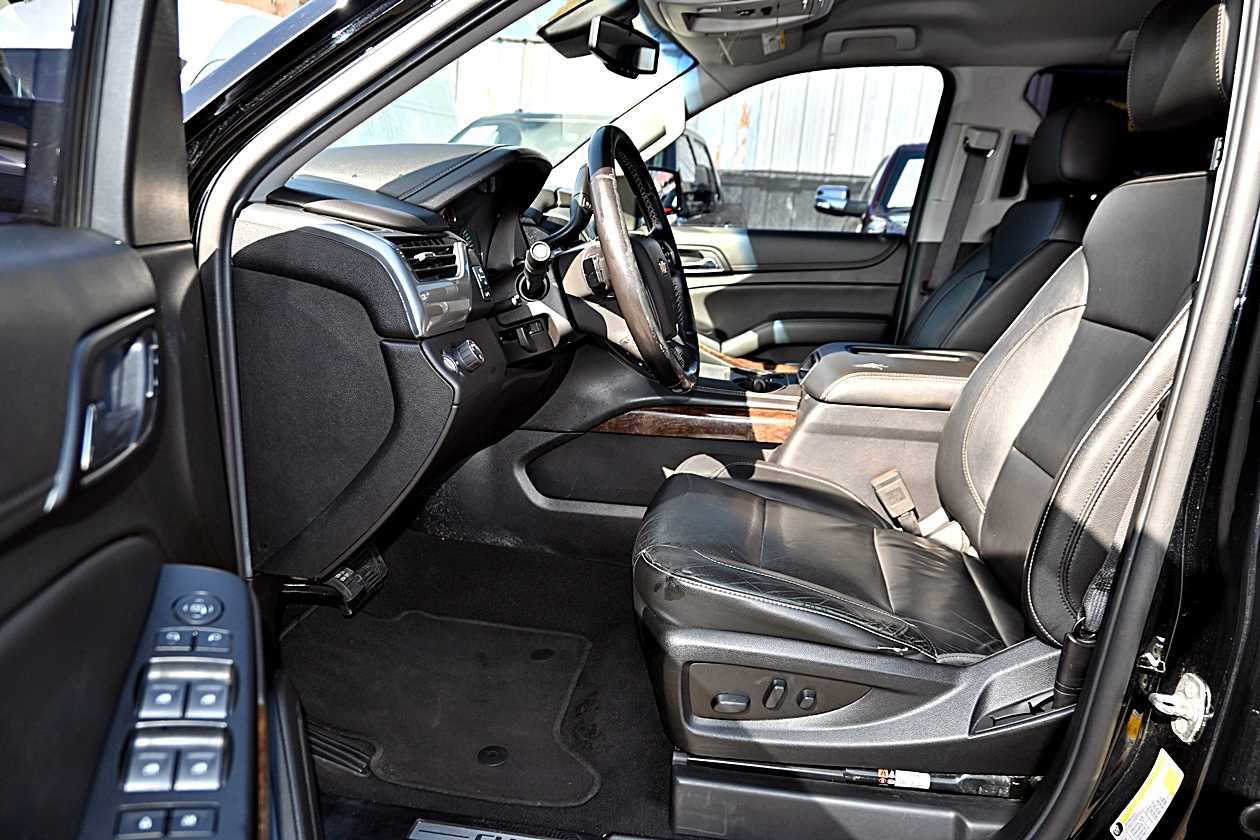 Used 2019 Chevrolet Suburban LT image 17