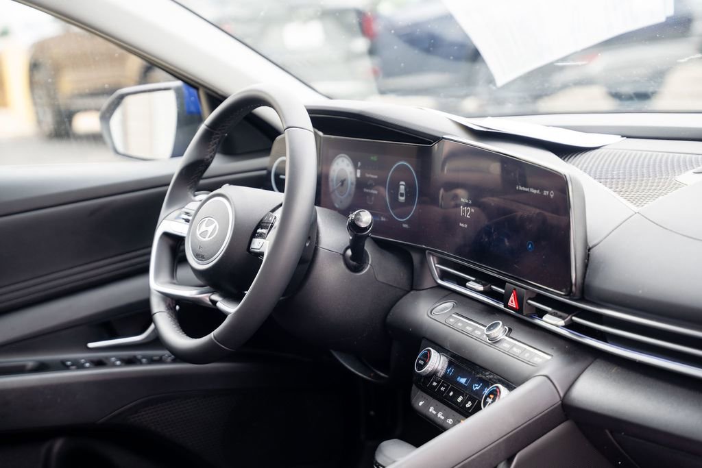 Certified 2024 Hyundai Elantra SEL w/ Convenience Package image 11