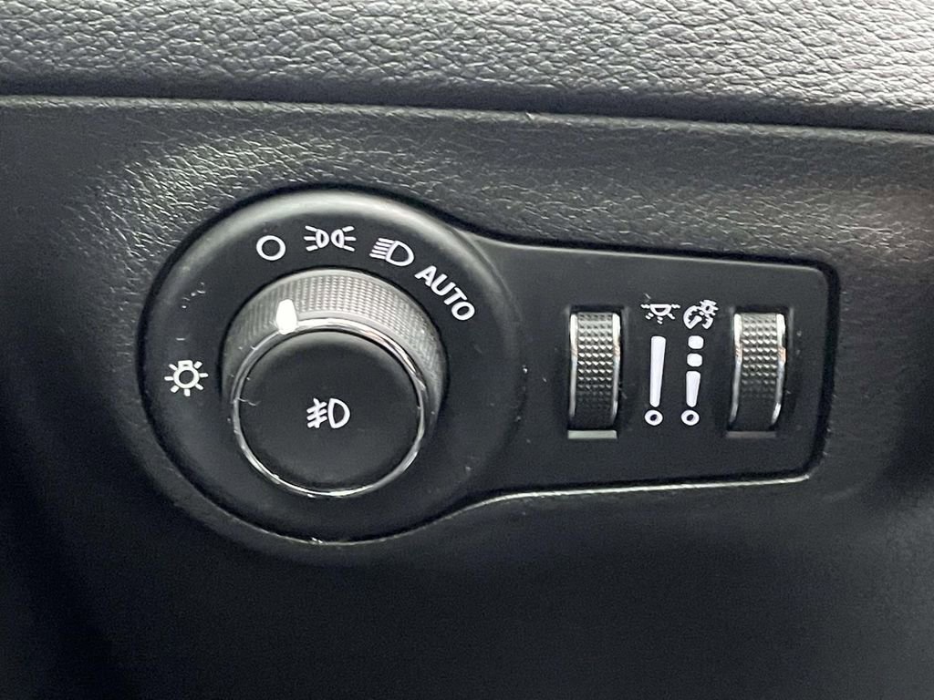 Used 2020 Jeep Compass Latitude FWD image 19
