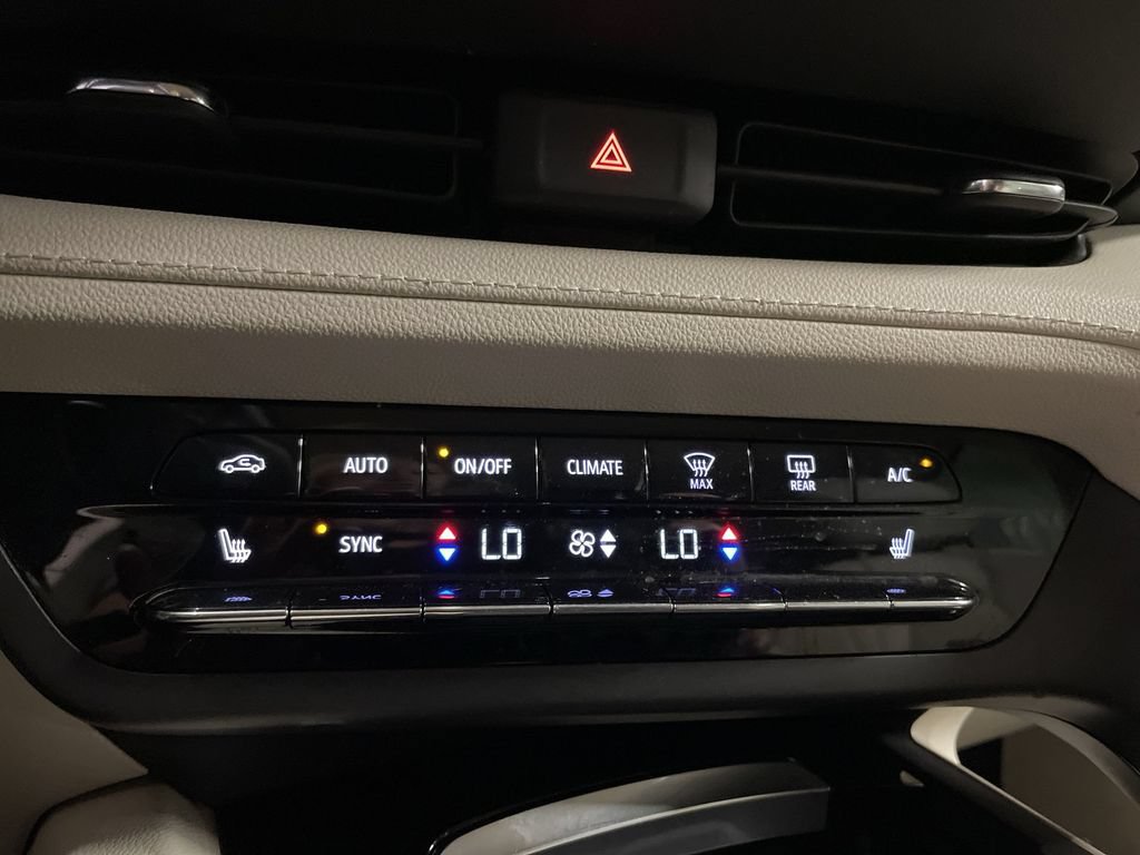 Used 2021 Buick Envision Essence w/ Technology Package I FWD image 23