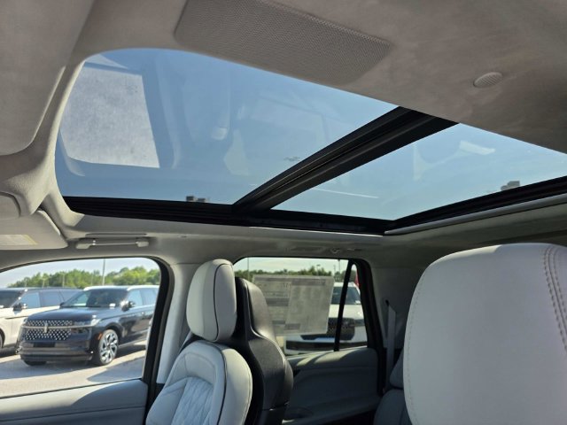 New 2027 Lincoln Navigator L Black Label AWD/4WD image 9