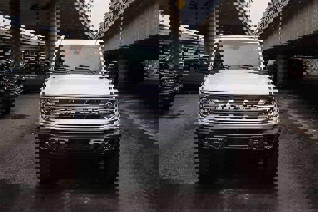 New 2025 Ford Bronco Badlands image 2