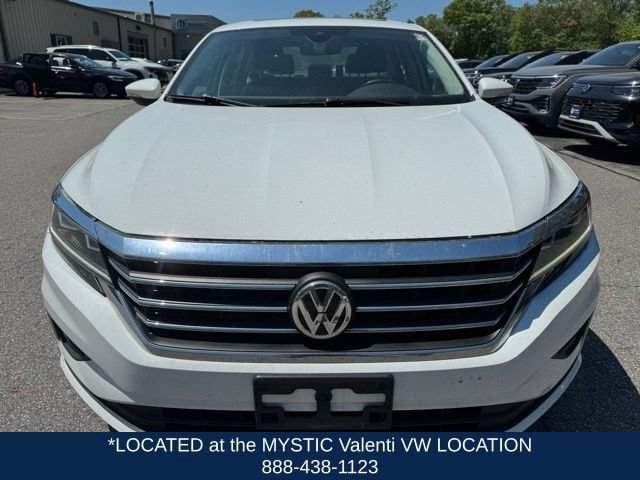 Certified 2022 Volkswagen Passat 2.0T SE FWD image 2