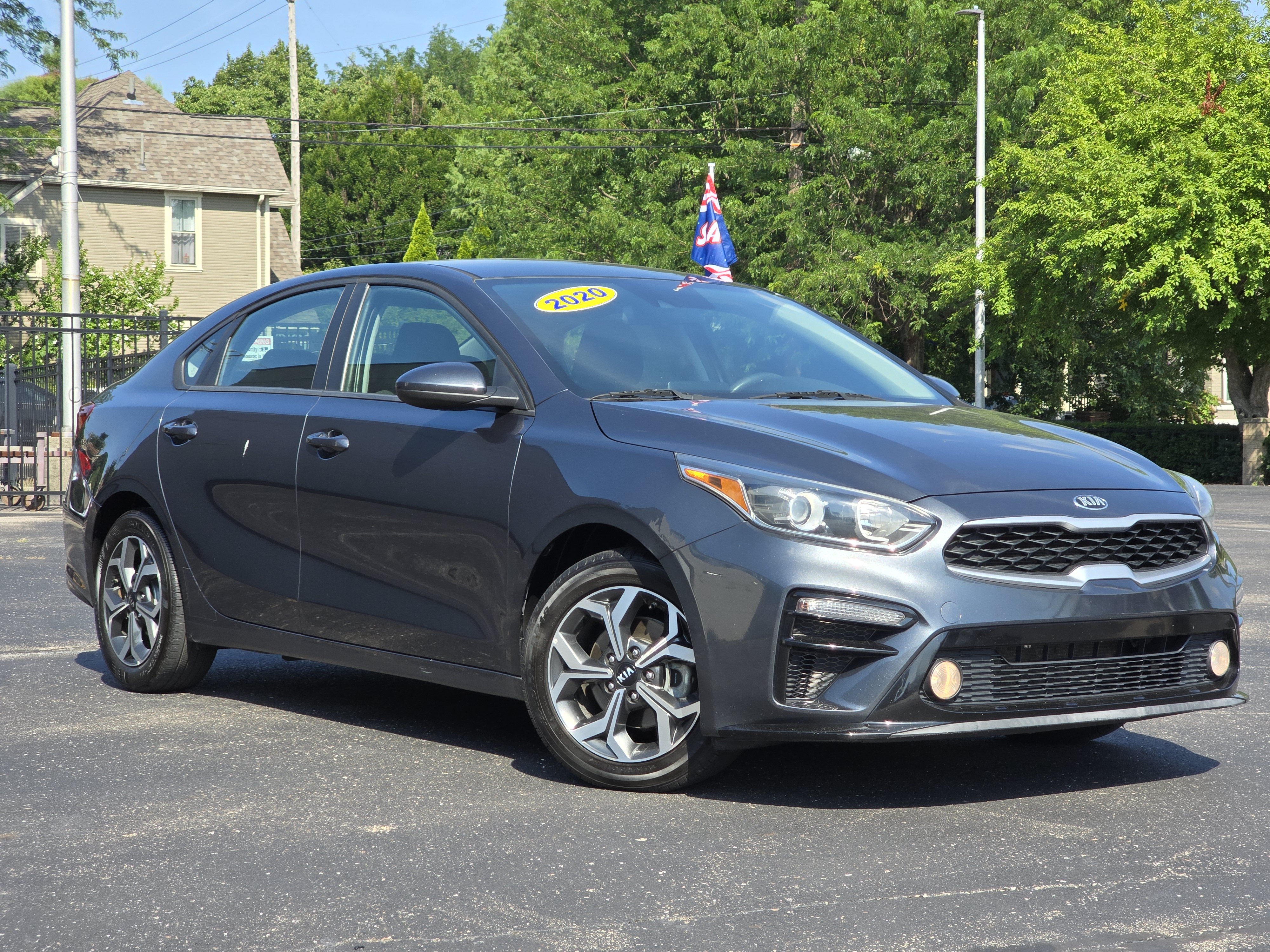 Used 2020 Kia Forte LXS FWD image 2