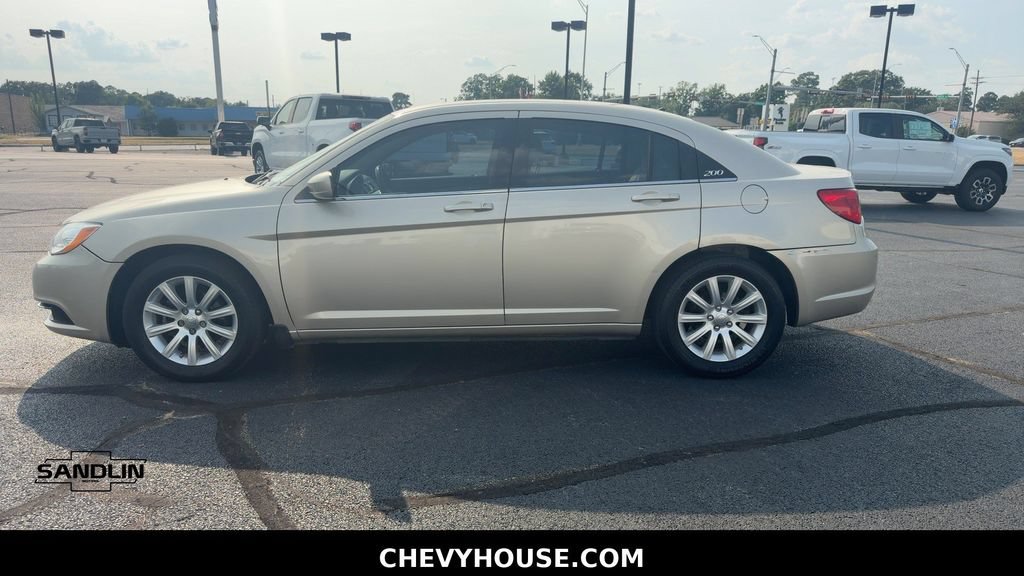 Used 2013 Chrysler 200 Touring FWD image 4