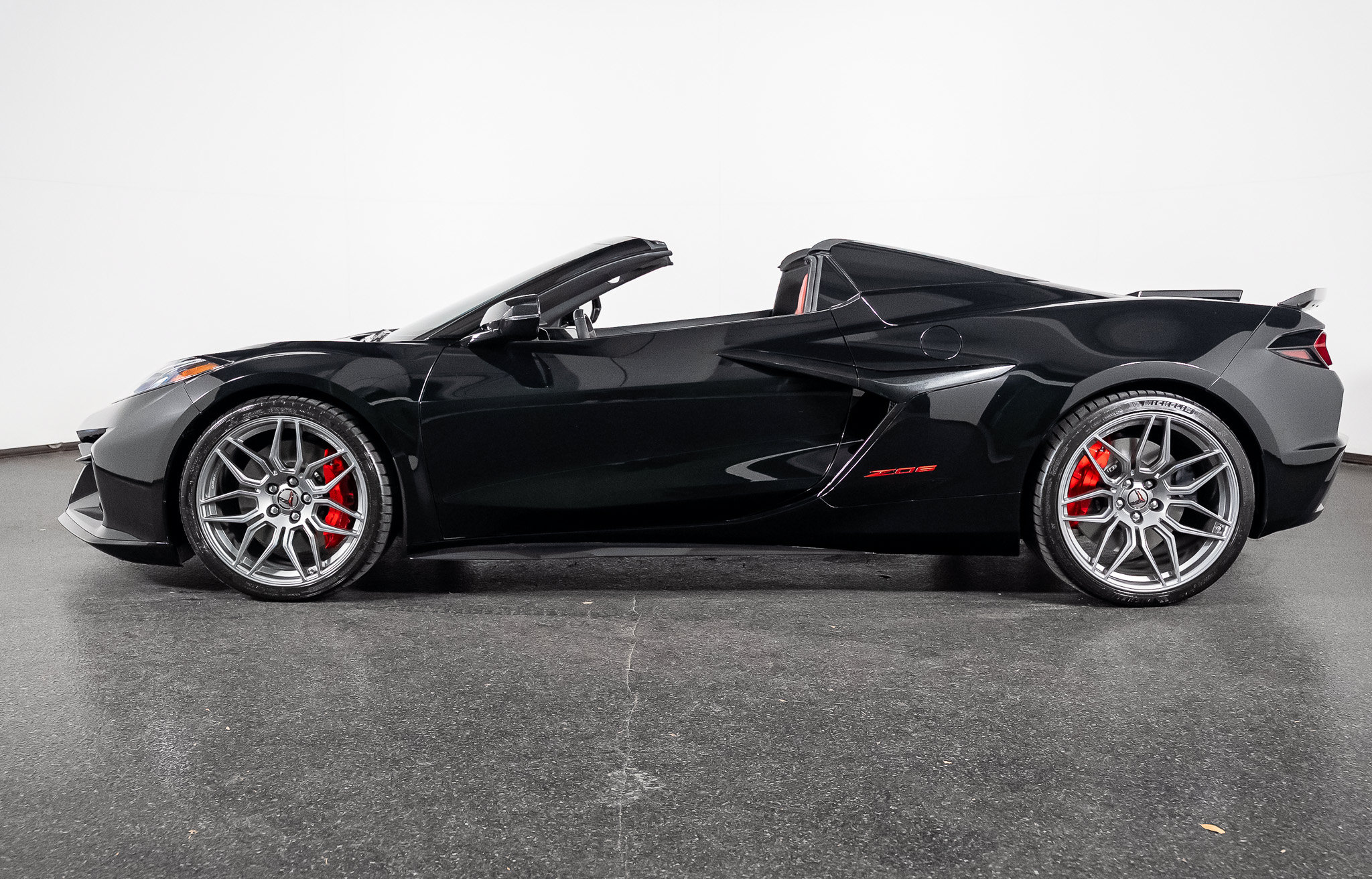 Used 2025 Chevrolet Corvette Z06 RWD image 20