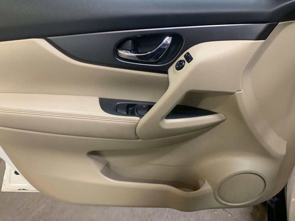 Used 2016 Nissan Rogue S w/ Appearance Package image 12