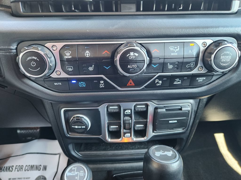 Used 2024 Jeep Wrangler Unlimited Sahara w/ Technology Group AWD/4WD image 25