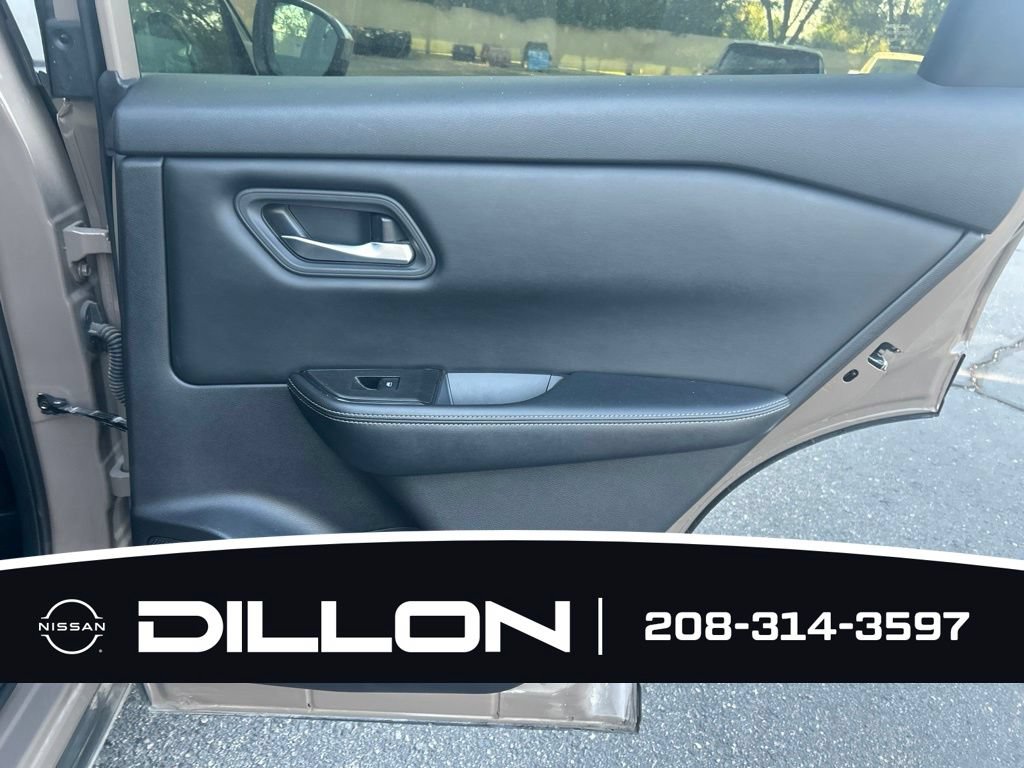 Certified 2025 Nissan Rogue SV AWD/4WD image 12
