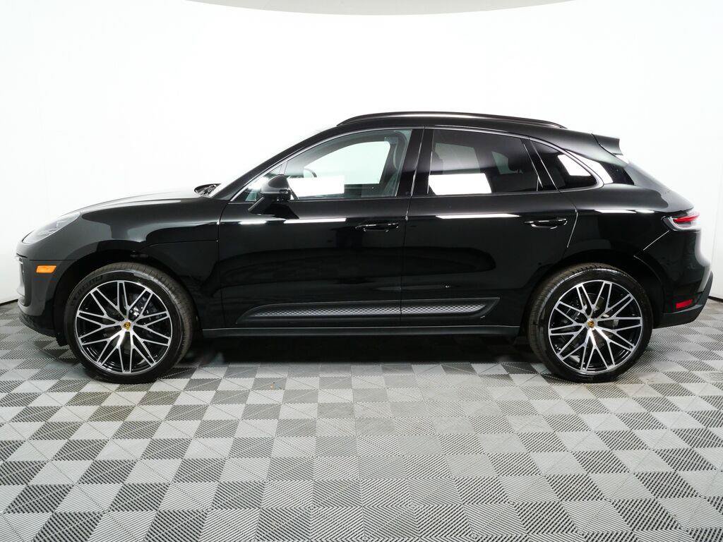 Certified 2026 Porsche Macan AWD/4WD image 2